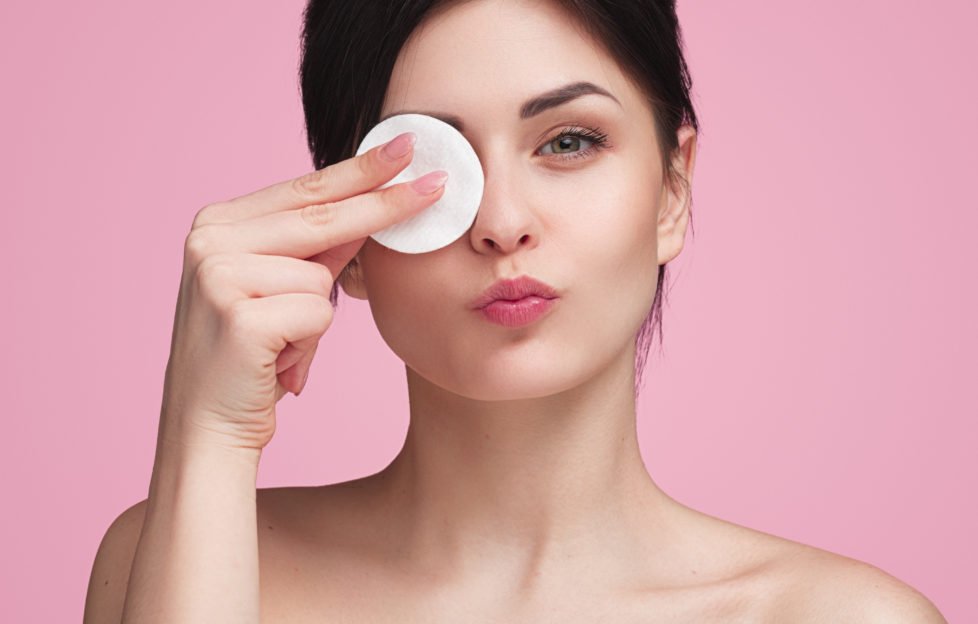 Choosing the Right Makeup Remover: remove waterproof mascara 