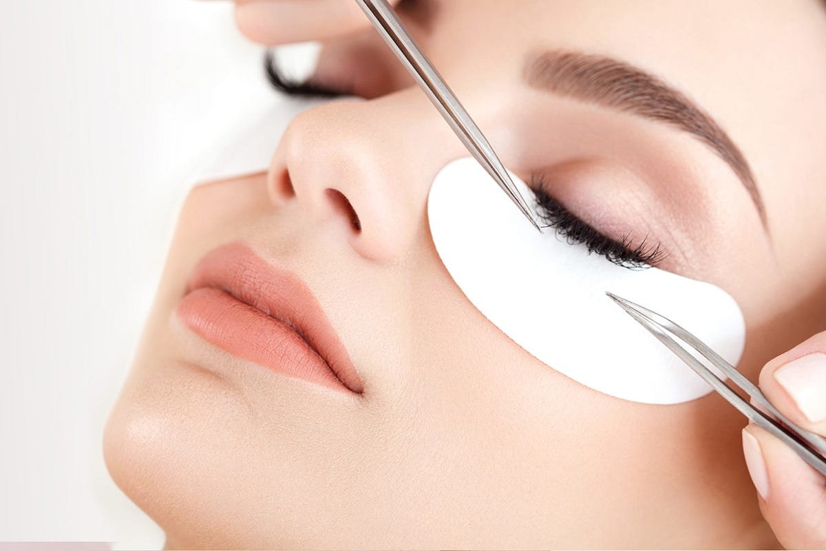  Preparing Your Lashes for Removal: remove waterproof mascara