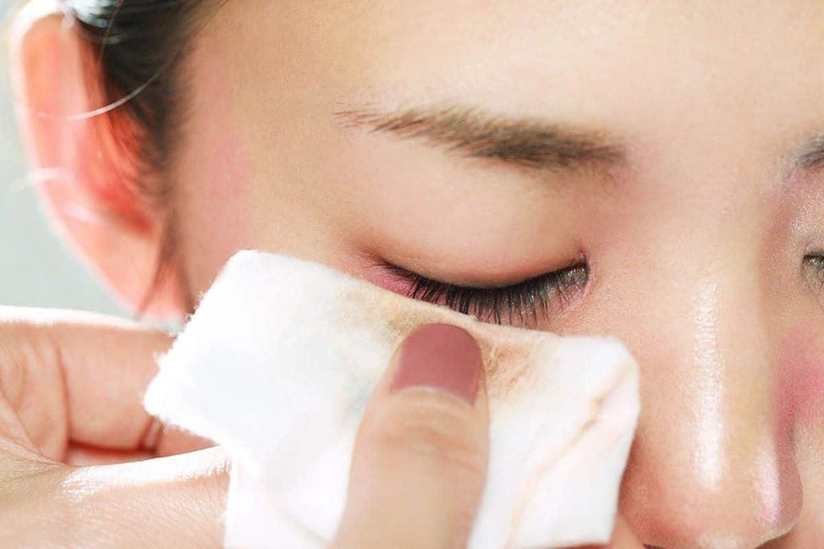 Wiping Away Waterproof Woes: remove waterproof mascara