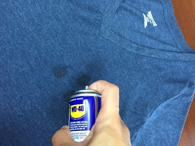 Utilizing WD-40 : remove motor oil from clothes