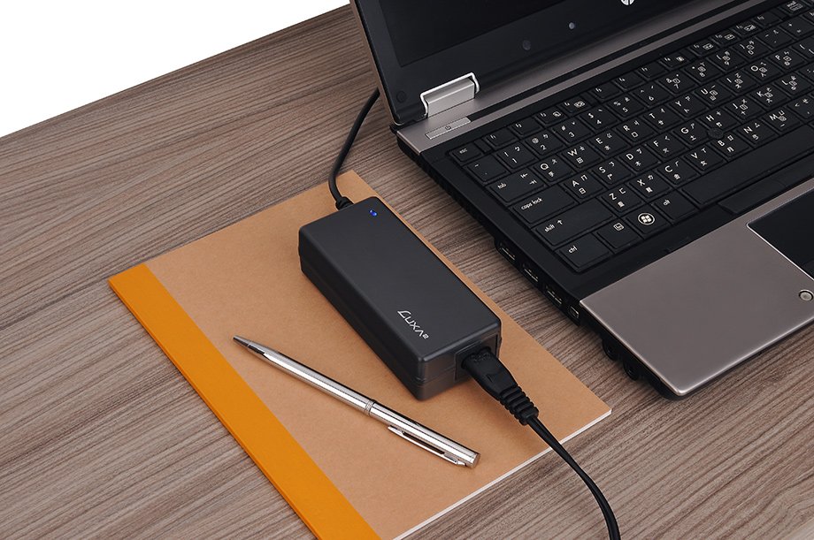 Charging Laptop with a Universal Power Adapter 