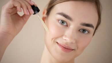 How to Use Oil on Face Properly